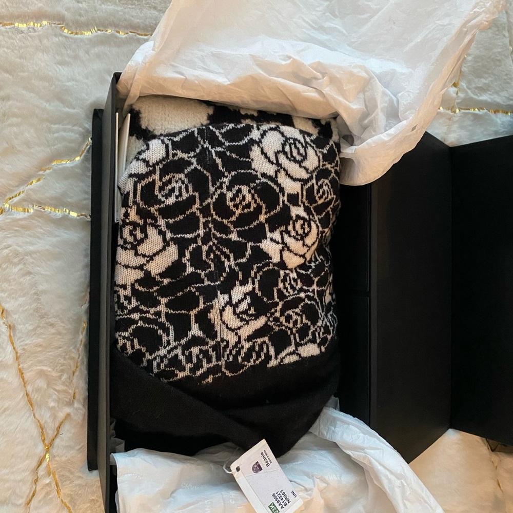 Unisex, Chanel scarf and hoodie, black and white cashmere